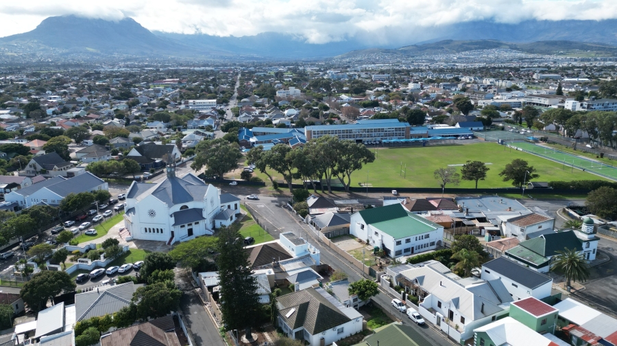 5 Bedroom Property for Sale in Strand Central Western Cape